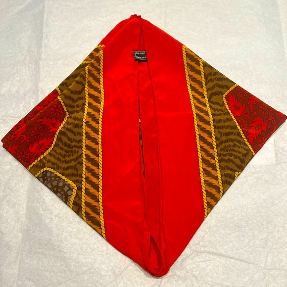 Givenchy 100% silk scarf - Picture 4 of 4